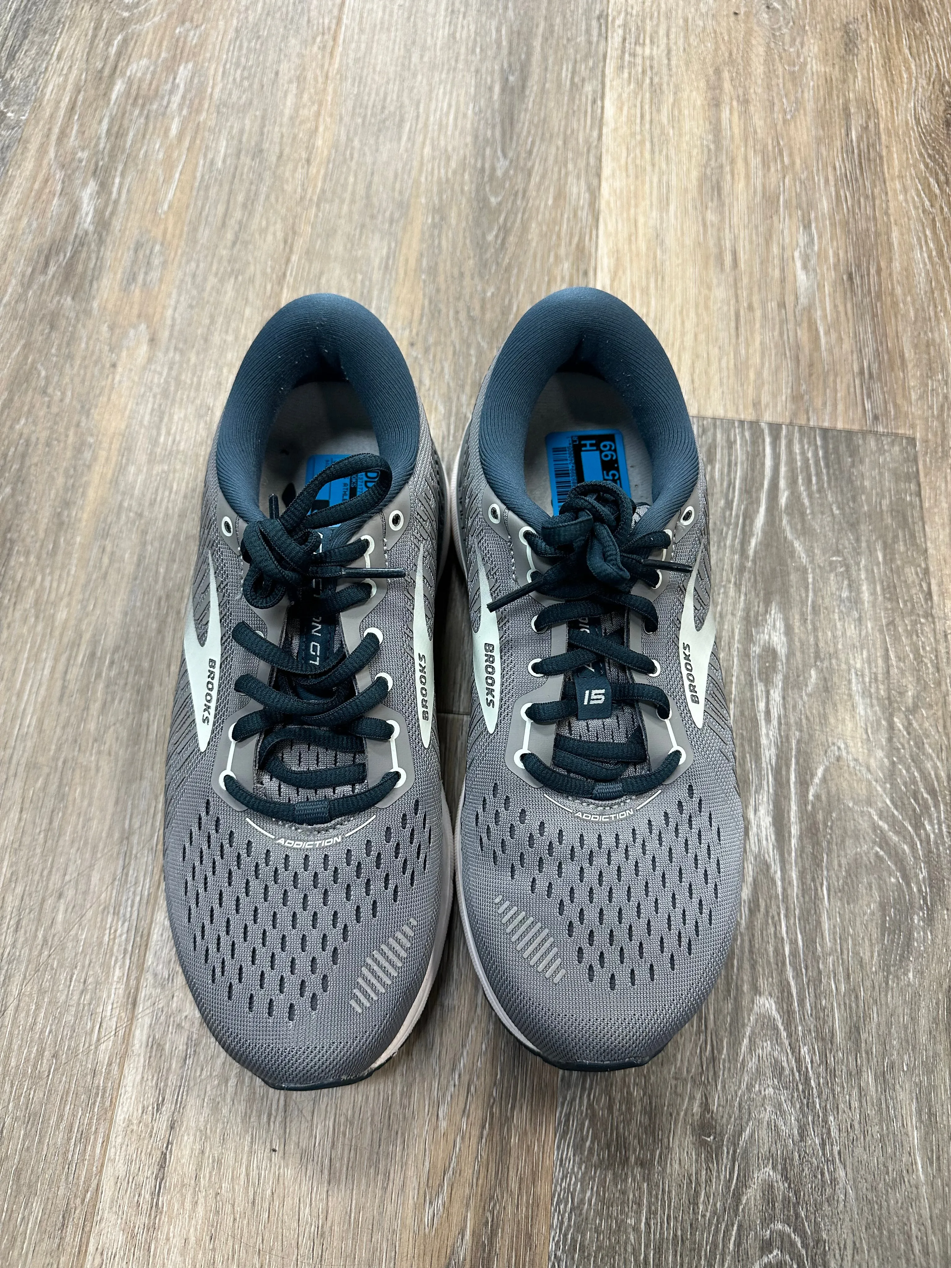 Grey Shoes Athletic Brooks, Size 8